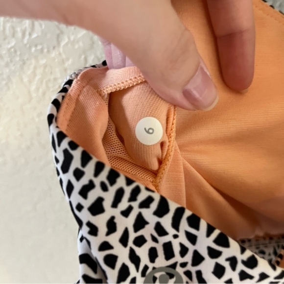 Lululemon Rack Pack Bra Miss Mosaic White / Posey Black White / Black Size 6 - Picture 5 of 5